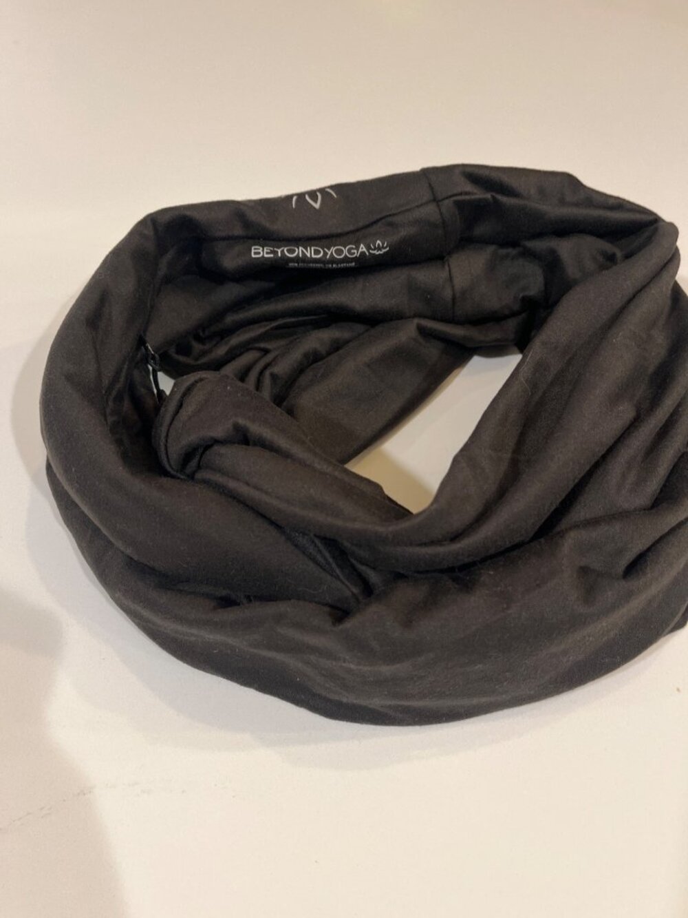 Beyond Yoga Black Stretch Scarf 95% Polyester 5% Elastane With Logo Design